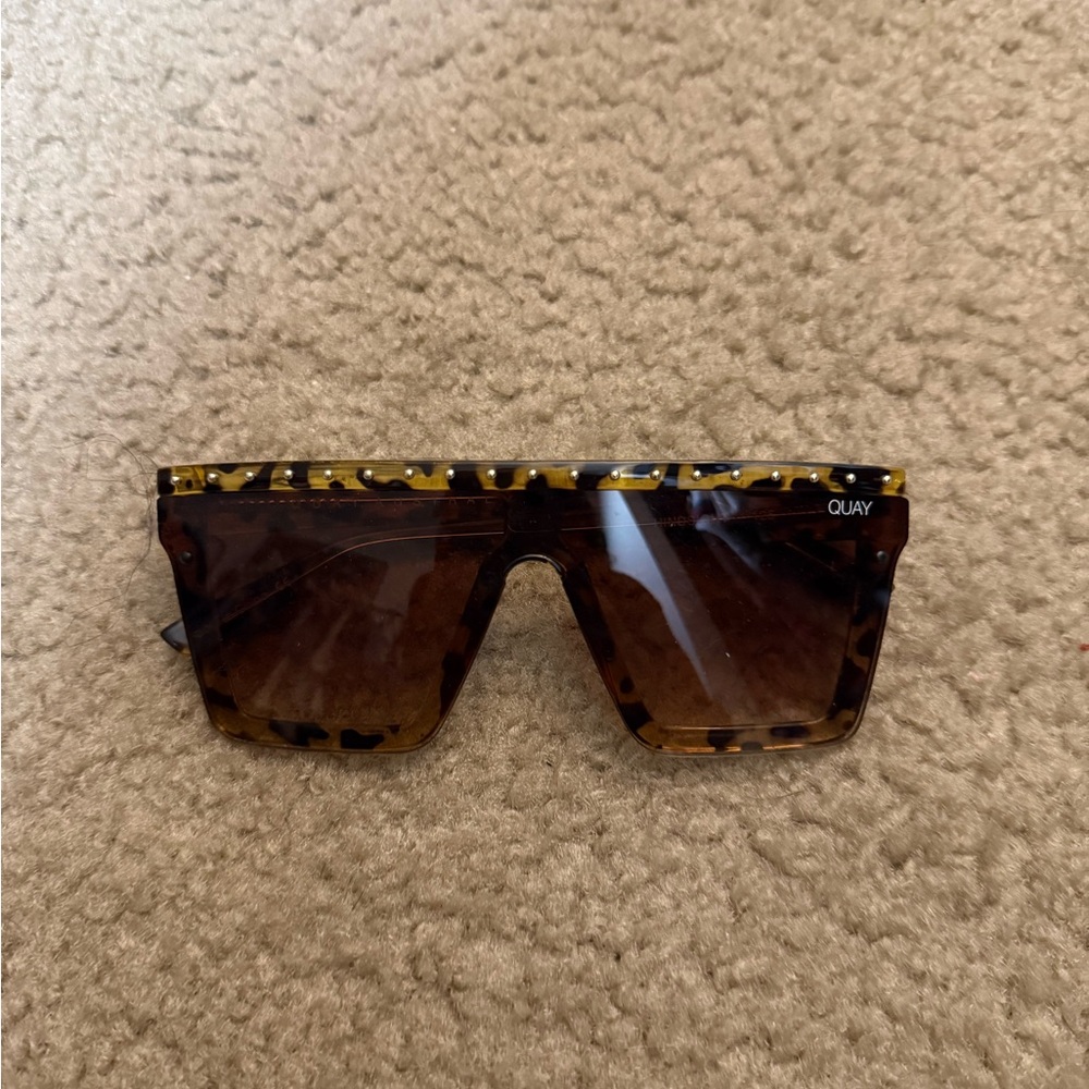 Quay - HINDSIGHT - Tortoise Shell Sunglasses